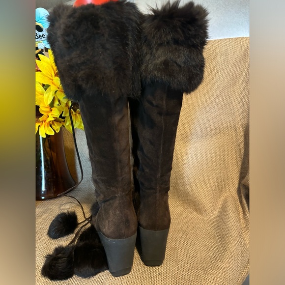 Coach 7.5B knee high brown suede boots with rabbit fur trim, good used condition - Picture 3 of 6